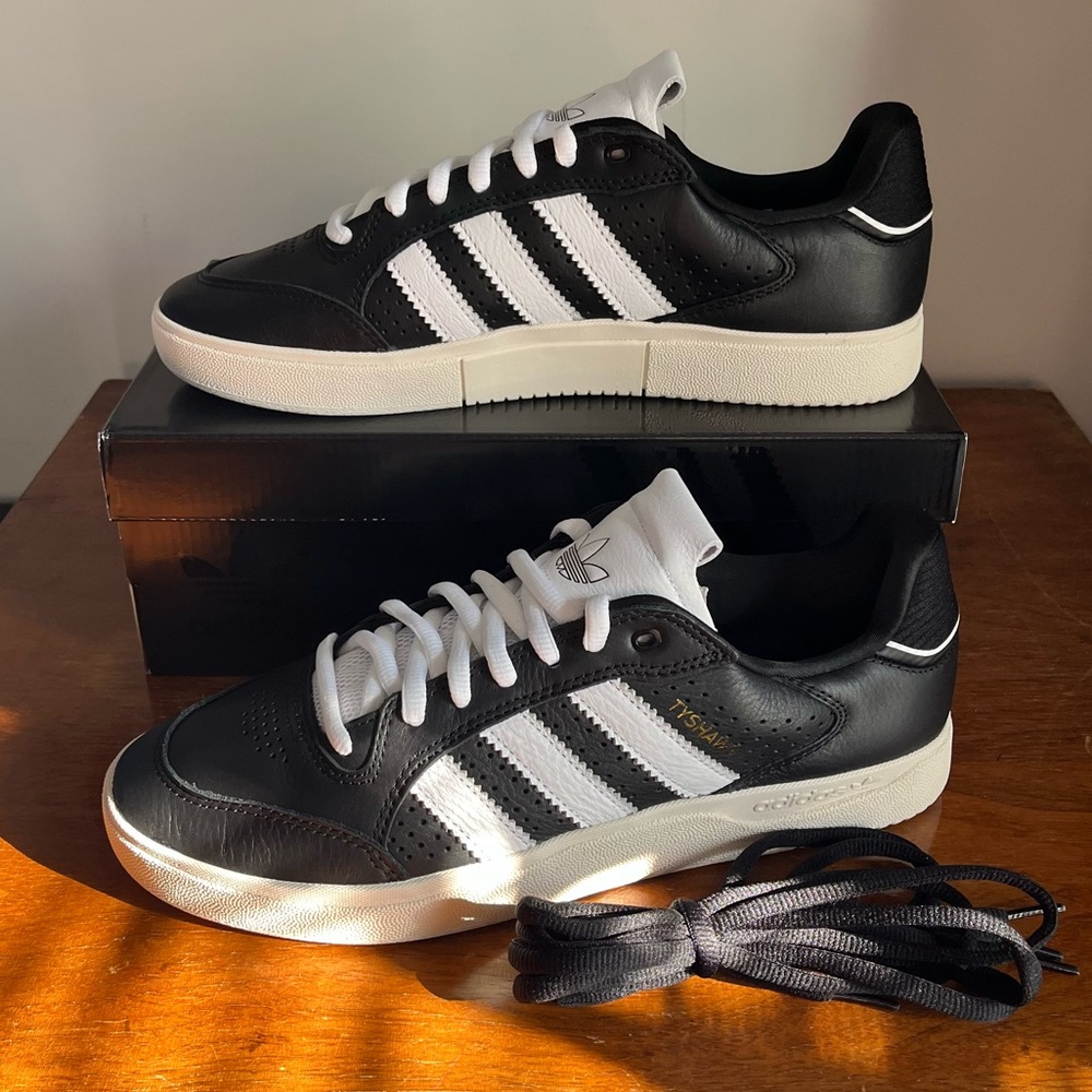 ADIDAS Tyshawn Low Black/White